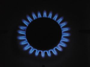 Widok na gaz ziemny w kuchence gazowej